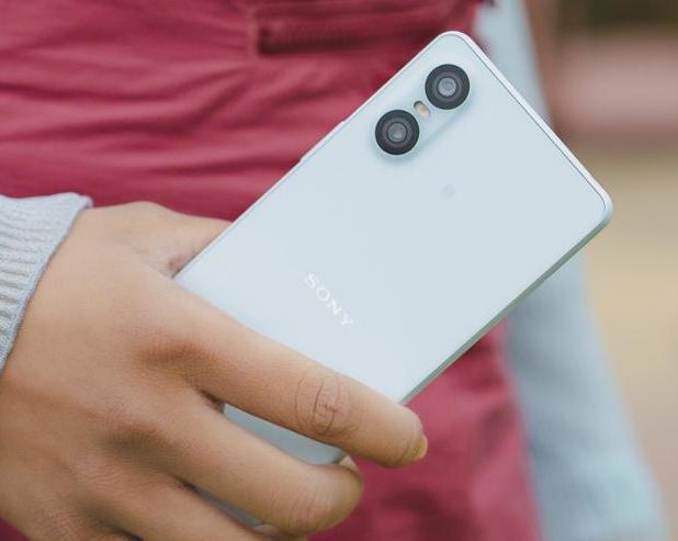 Вырезов нет, новый процессор есть: представлен смартфон Sony Xperia 10 VI