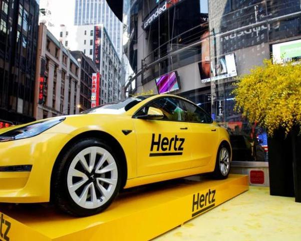 Ошибка при аренде электромобиля: Hertz списала с клиента 277$ за заправку электромобиля Tesla Model 3